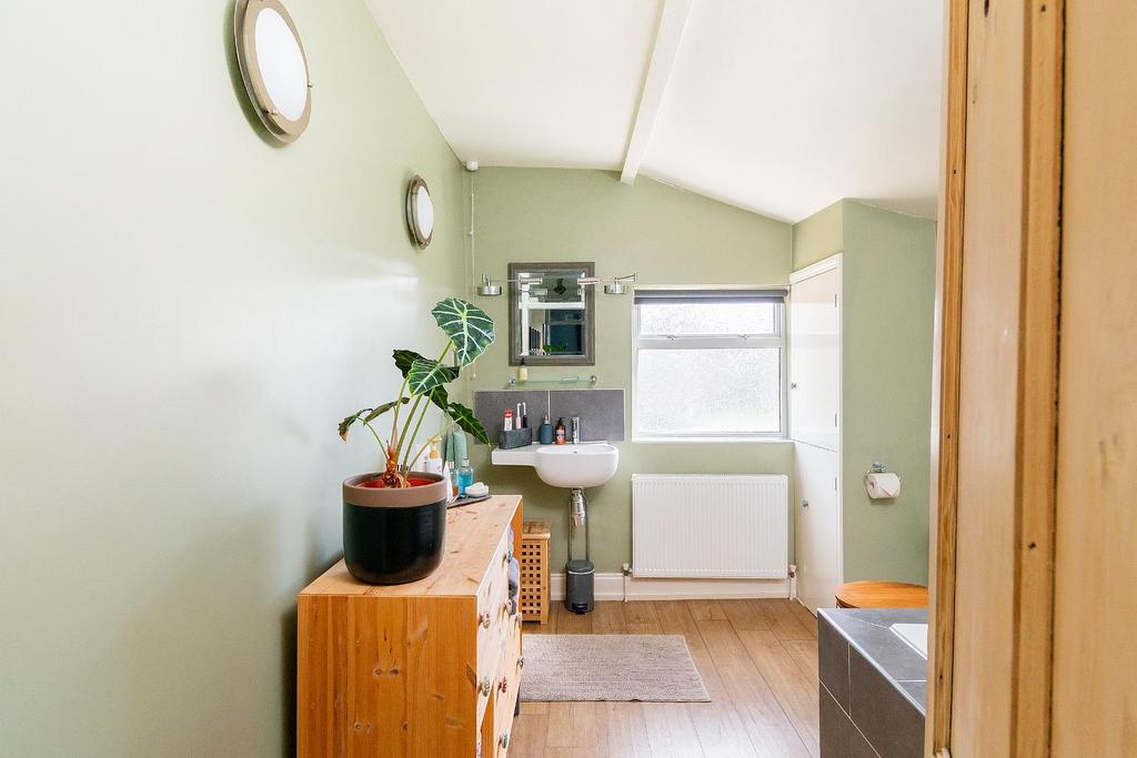5 GS5 TN - Bathroom C.jpg