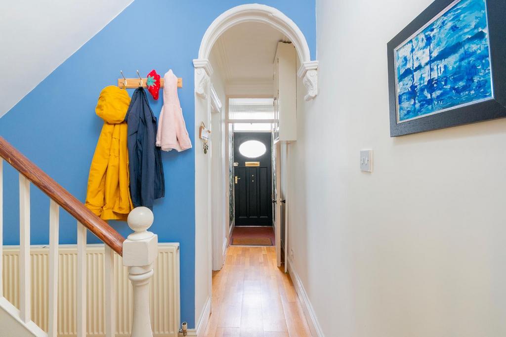 5 GS5 TN - Hallway C.jpg