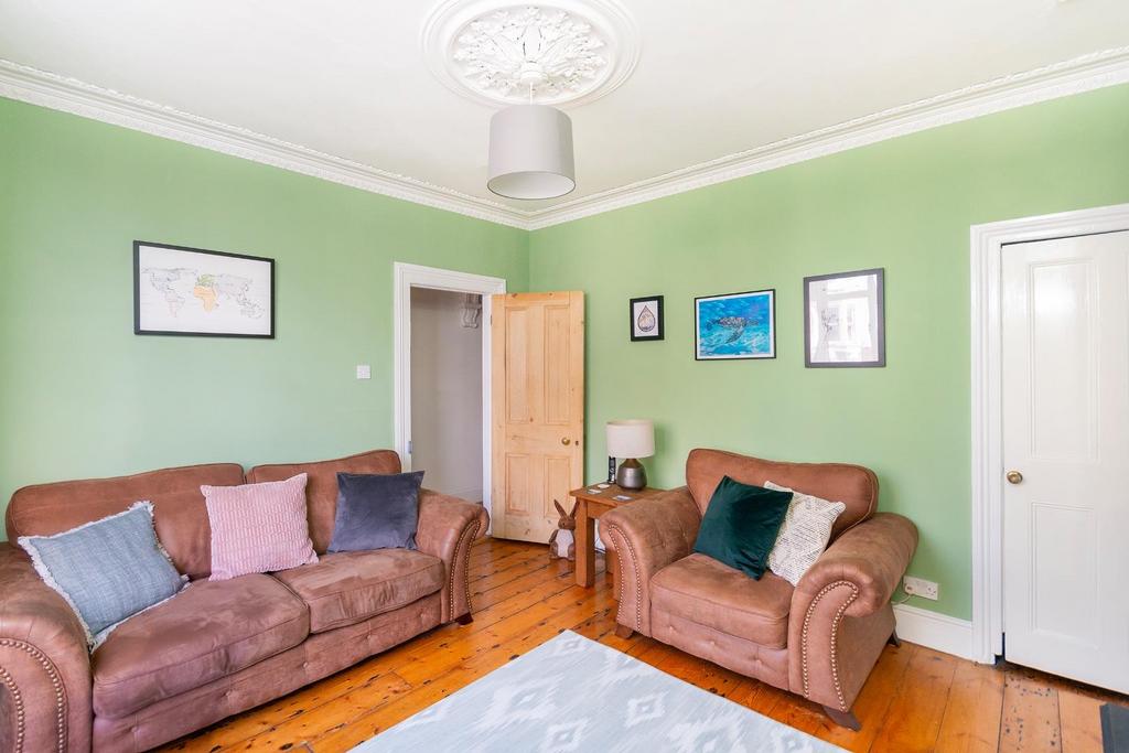 5 GS5 TN - Living Room A.jpg