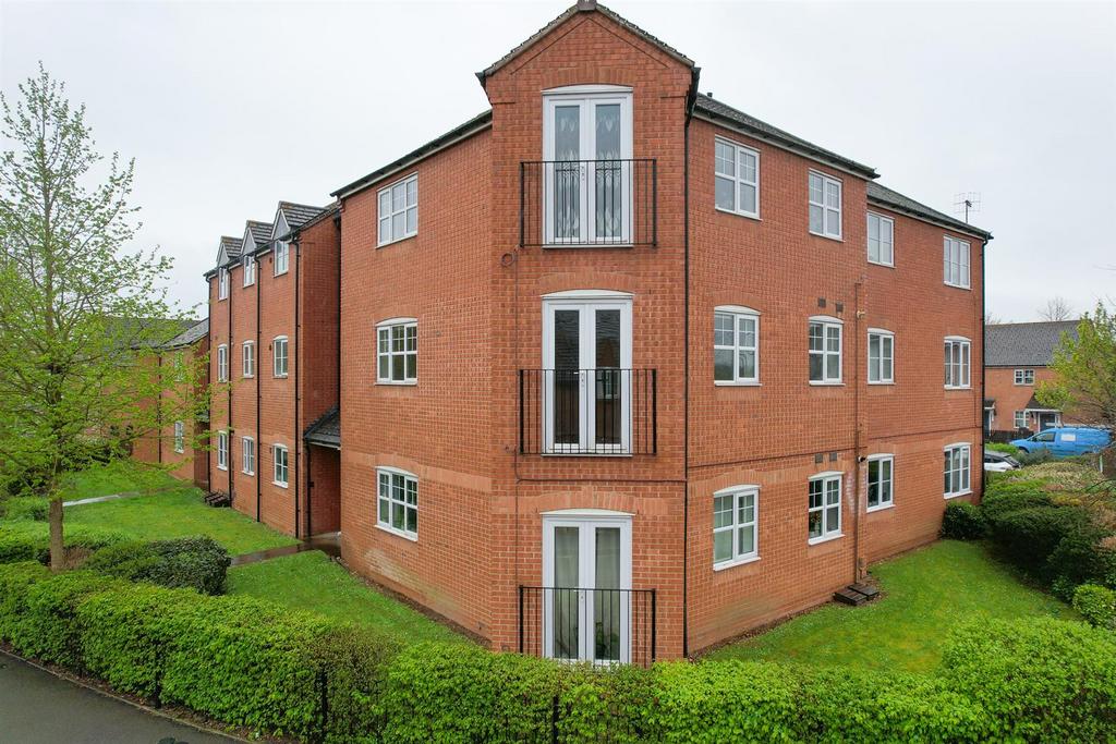 Milton Road, StratfordUponAvon 2 bed apartment for sale £170,000