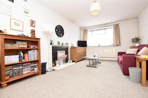 2 bedroom flat to rent, Chelsea Close, Hampton Hill