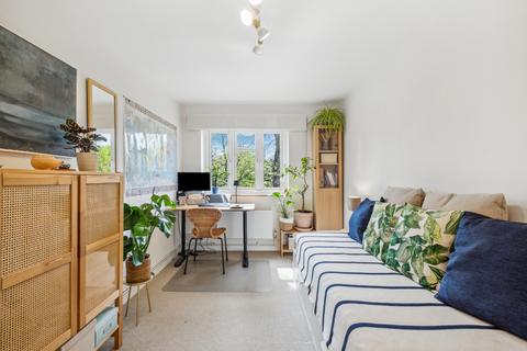 3 bedroom flat to rent, Fitzalan Street, London, SE11