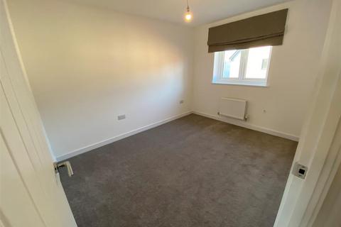 3 bedroom terraced house to rent, Hawker Drive, Gloucester GL3