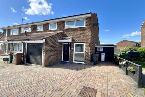 3 bedroom end of terrace house for sale, Lupin Drive, Springfield, Chelmsford