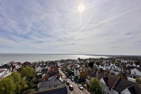 1 bedroom flat for sale, Grand Court West, Grand Drive, Leigh-On-Sea