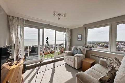 1 bedroom flat for sale, Grand Court West, Grand Drive, Leigh-On-Sea