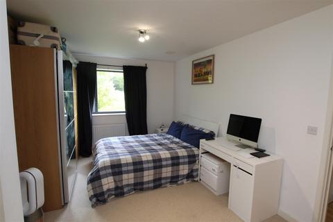 2 bedroom house to rent, Rollason Way, Brentwood