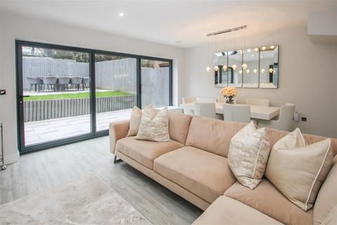 3 bedroom semi-detached house for sale, Burntwood Way, Brentwood