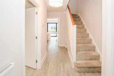3 bedroom semi-detached house for sale, Burntwood Way, Brentwood