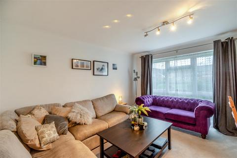 3 bedroom flat for sale, Stag Lane, Chorleywood WD3