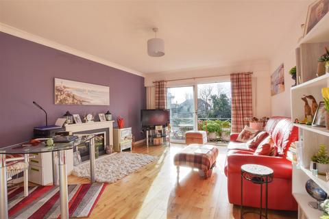 2 bedroom flat for sale, Sutherland Avenue, Bexhill-On-Sea