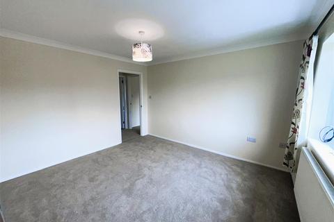 1 bedroom flat to rent, Gorse Hall Road, Dukinfield SK16