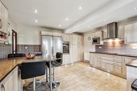 4 bedroom detached house for sale, Woodland View, Southwell NG25