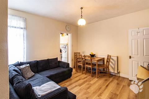 2 bedroom terraced house for sale, Selby Road, London E13