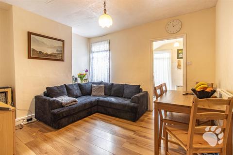 2 bedroom terraced house for sale, Selby Road, London E13