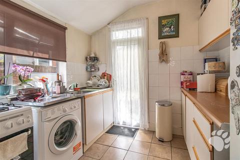 2 bedroom terraced house for sale, Selby Road, London E13