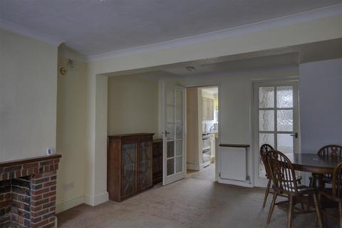 82 Priory Road, Tonbridge, TN9 2BP