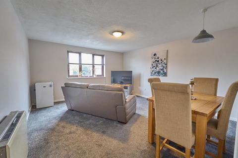 2 bedroom flat for sale, Willow Close, Burbage, Hinckley