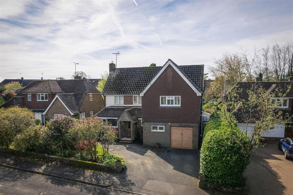 2,100 sq ft & south facing garden Boxes Lane, Horsted Keynes 4 bed