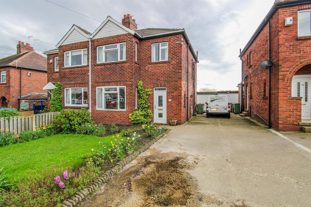 Queens Drive, Ossett WF5 3 bed semidetached house for sale £260,000