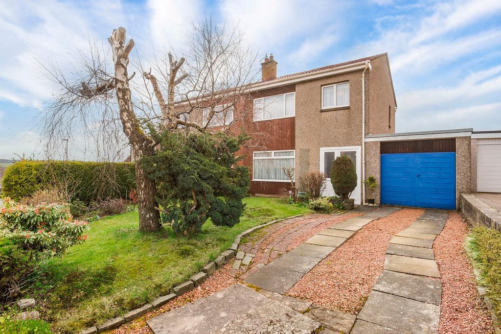 Mauricewood Rise, Penicuik, EH26 3 bed semidetached house £225,000