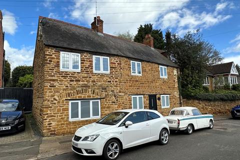 4 bedroom cottage for sale, Raynsford Road, Northampton NN5
