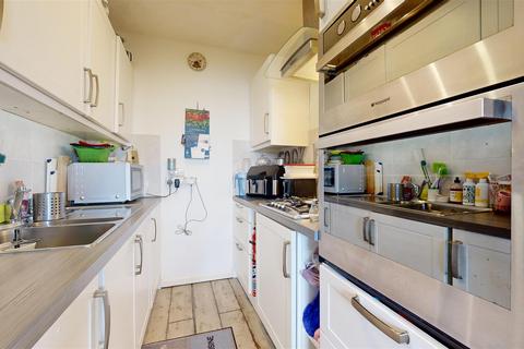 2 bedroom flat for sale, Fortuneswell, Portland