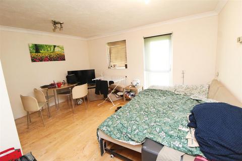 1 bedroom flat for sale, Church End, Wavendon, Milton Keynes