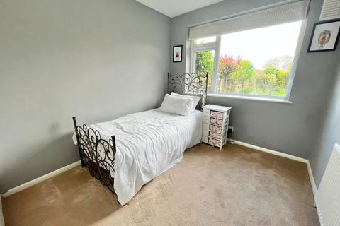 2 Canons Walk, Northampton, NN2 8HR