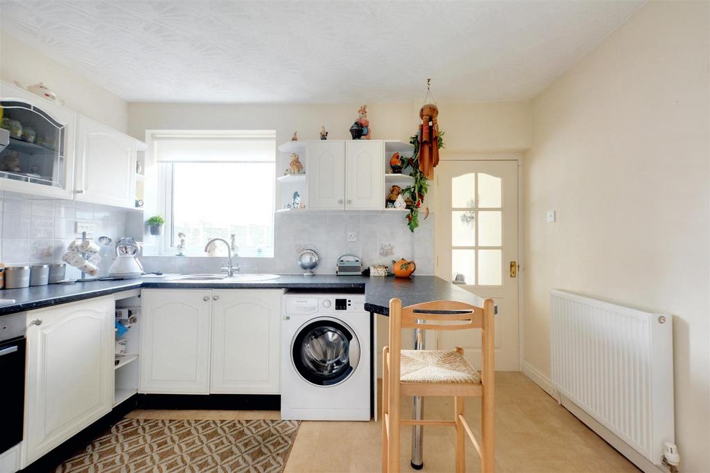 Kitchen 2.jpeg