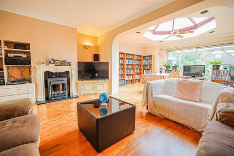 6 bedroom semi-detached house for sale, Collyer Road, London Colney, AL2