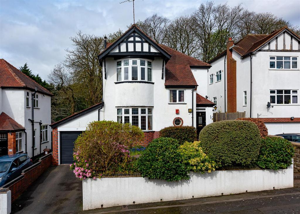 Tudor Crescent, Wolverhampton 3 bed detached house for sale £375,000