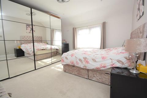 14 Halsbury Road East, Northolt, UB5 4PU