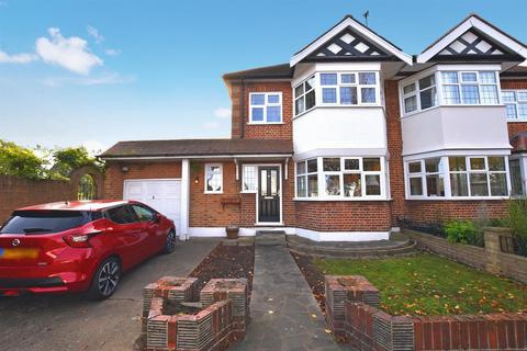 3 bedroom end of terrace house for sale, Eaton Rise, Wanstead