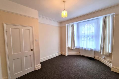 2 bedroom ground floor flat to rent, Francis Road, Croydon