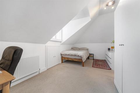 2 bedroom flat for sale, Thurlow Park Road, London