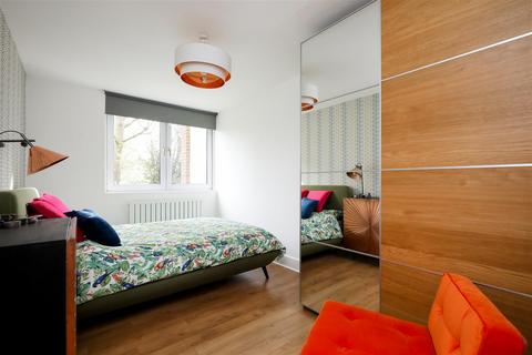 2 bedroom flat for sale, Kersfield Road, London