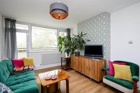 2 bedroom flat for sale, Kersfield Road, London