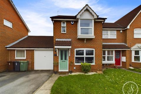 2 bedroom end of terrace house for sale - Silkstone Court, Leeds