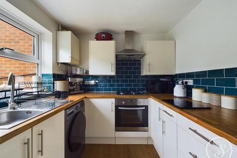 2 bedroom end of terrace house for sale, Silkstone Court, Leeds