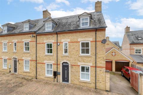 4 bedroom end of terrace house for sale, Copperfield Close, Fairfield SG5 4GA