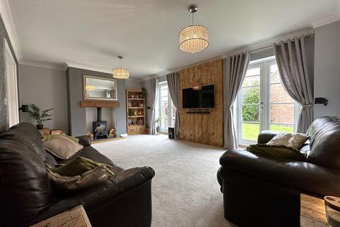 5 bedroom detached house for sale, Pitomy Drive, Collingham, Newark