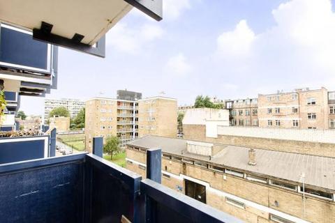 2 bedroom flat to rent, Wickford Street, London