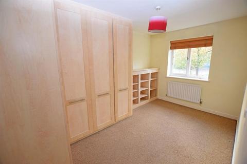 2 bedroom terraced house to rent, Princes Avenue, Chatham