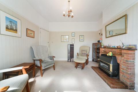 49 Sandringham Road, Worcester Park, KT4 8XW