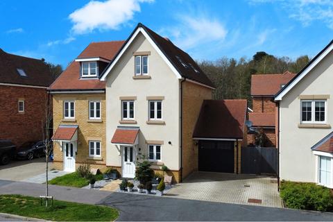3 bedroom townhouse for sale, Hurst Avenue, CAMBERLEY GU17