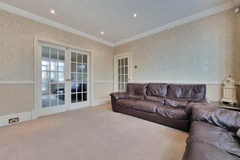 3 bedroom end of terrace house for sale, Capel Gardens, Ilford