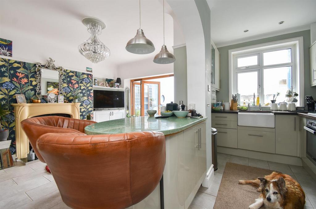 Living room &amp; kitchen