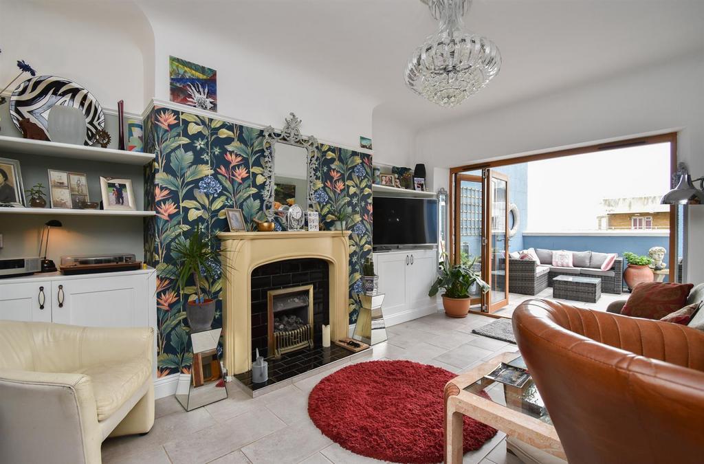 Living room &amp; kitchen