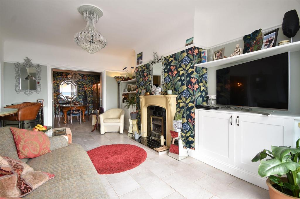 Living room &amp; kitchen